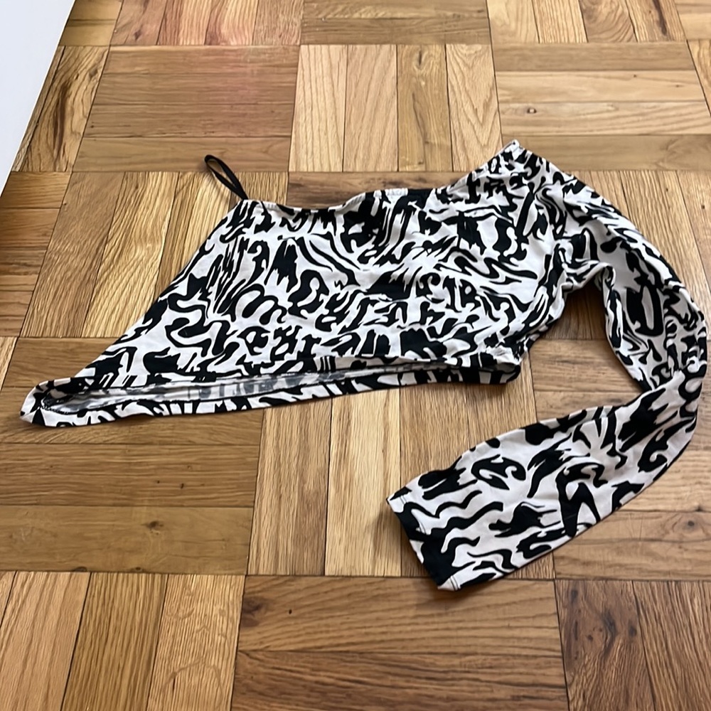 Asymmetrical One Shoulder Patterned Top - image 3